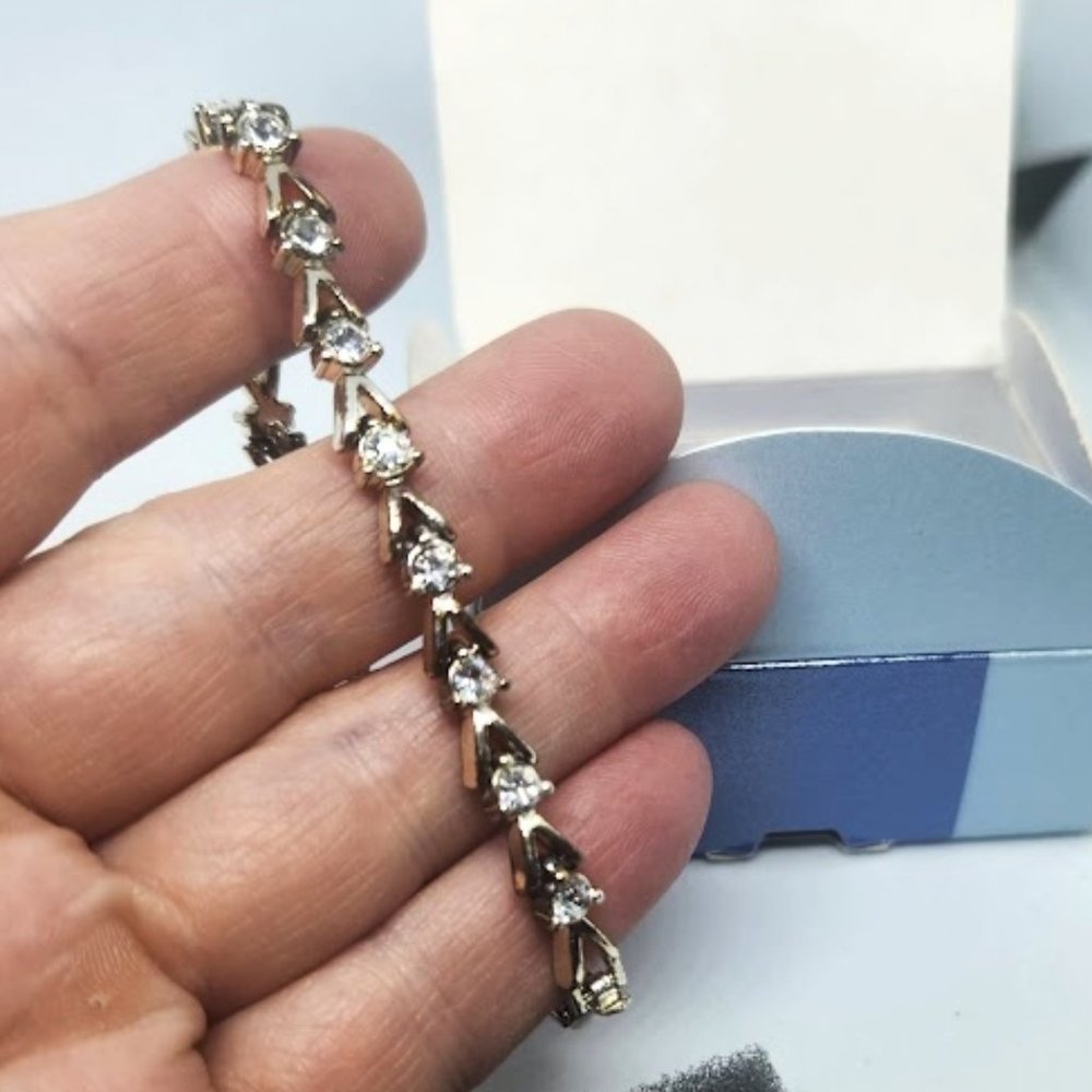 Vintage AVON Dazzling rhinestone tennis bracelet sz small